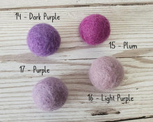 Load image into Gallery viewer, Felt pom pom curtain tieback